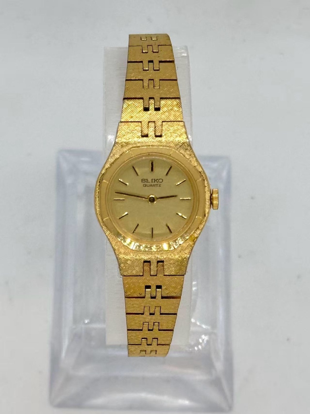 Vintage Seiko Women’s Quartz Gold Tone Watch 18mm Gold Dial New Battery Runs